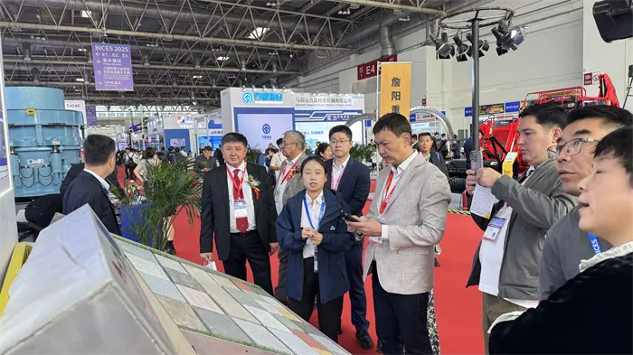 스마트 제조에 대해 이야기하는 황금빛 가을 모임, Quangong의 강점이 빛을 발하다