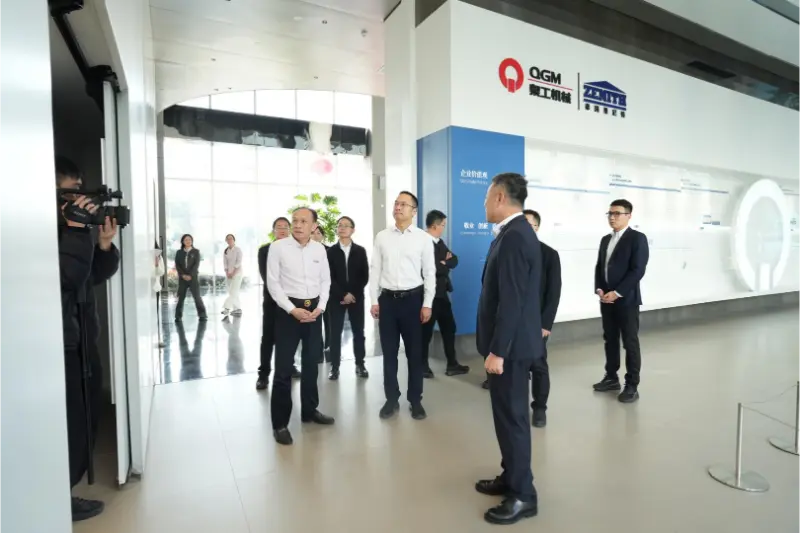 정부와 기업은 발전을 촉진하기 위해 협력합니다. 현장조사로 기업의 마음이 따뜻해집니다.