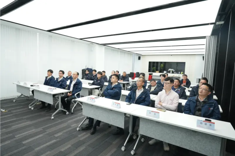 Quangong Machinery Co., Ltd.의 해외 벽돌 제조 프로젝트 동원 회의가 성공적으로 마무리되었습니다.