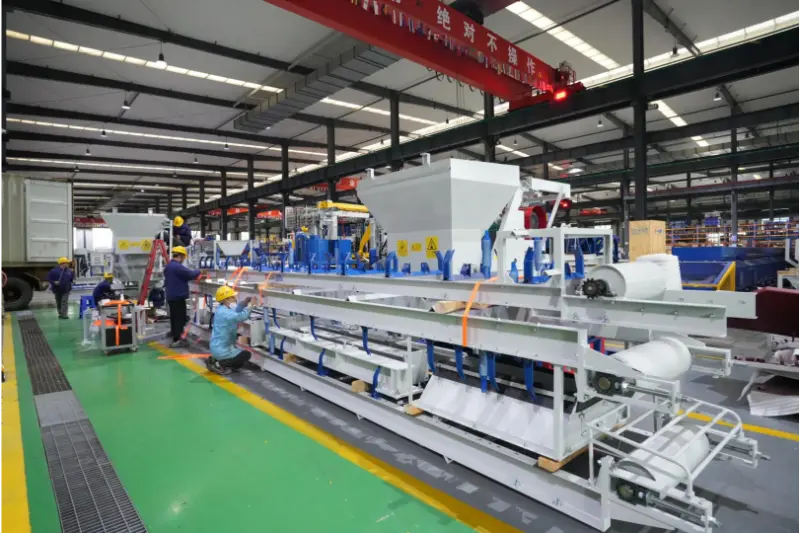 봄철은 노력과 발전을 위한 완벽한 시간입니다. Quangong Machinery Co., Ltd.는 해외로 상품을 배송하느라 바쁘다.