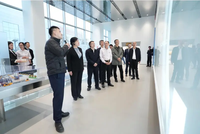 국가발전개혁위원회(NDRC) 민영경제국 부국장 Liu Min 씨와 그의 대표단이 Quangong Machinery Co., Ltd.를 방문하여 시찰 및 연구 견학을 했습니다.